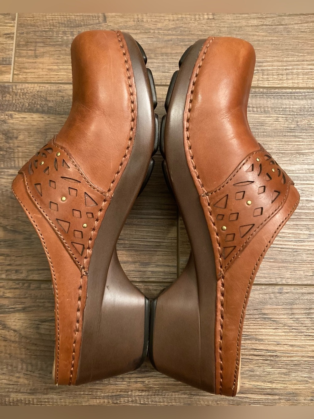 Dansko Women’s Shayanne Clogs - Picture 3 of 11